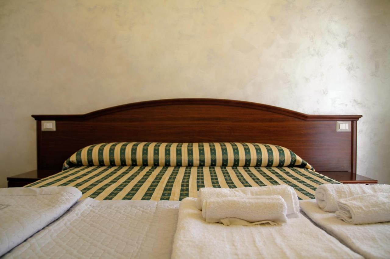 Rooms Dimora Arco - Affitti Brevi Italia Monte SantʼAngelo Exteriér fotografie