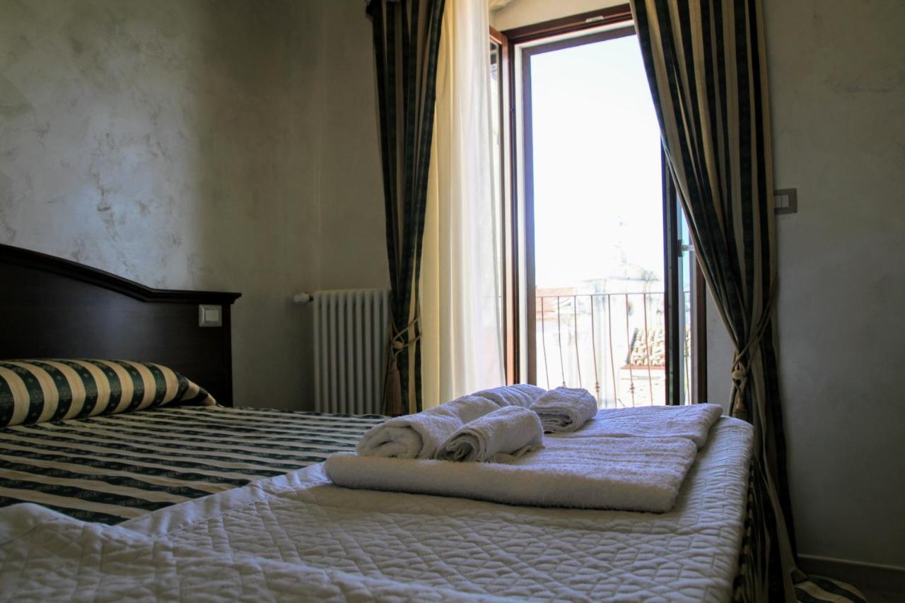 Rooms Dimora Arco - Affitti Brevi Italia Monte SantʼAngelo Exteriér fotografie
