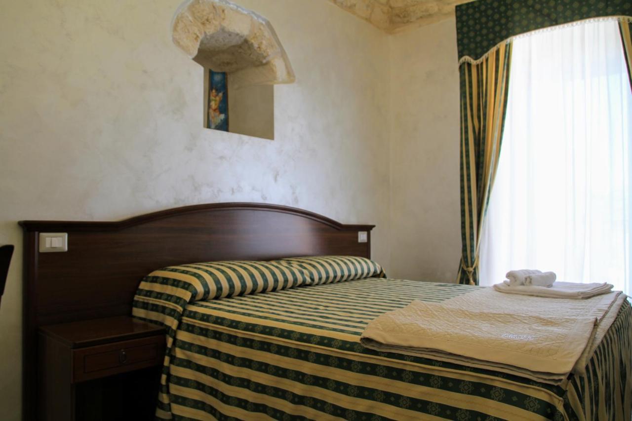 Rooms Dimora Arco - Affitti Brevi Italia Monte SantʼAngelo Exteriér fotografie