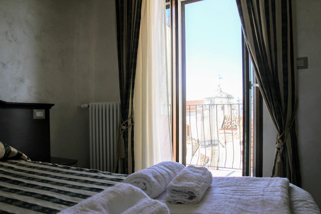 Rooms Dimora Arco - Affitti Brevi Italia Monte SantʼAngelo Exteriér fotografie